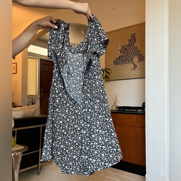 Vintage Express Flowy Floral Romper - Picture 7 of 8